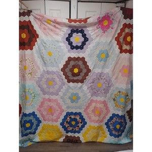 Vintage Octagon hand stitched Homemade Quilt 1980s. 90 x 80